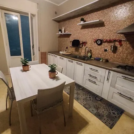 לינה וארוחת בוקר Ament's 4*